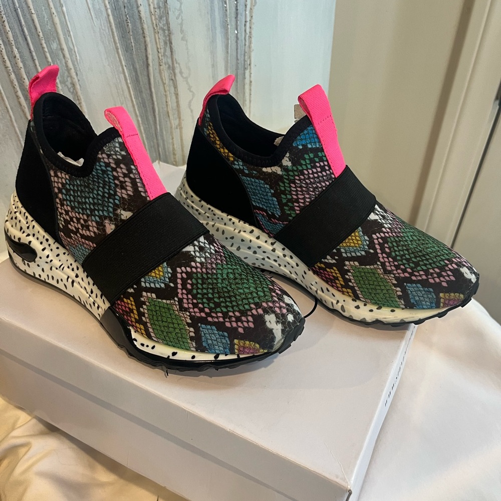 Steve Madden Snake print sneakers